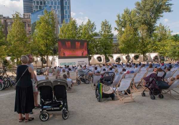Kino Letnie dla dzieci na placu Europejskim | Riko prawie bocian