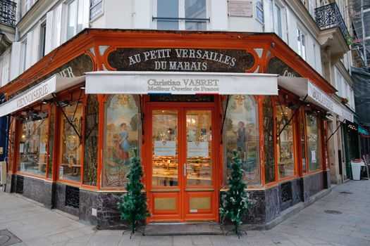 Marais: podróż przez cztery wieki po legendarnej dzielnicy Paryża