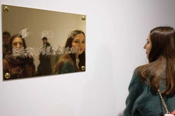 Oprowadzanie „Sztuka z perspektywy” po wystawie Marii Lobody „Siedząc tutaj znudzona jak lamparcica