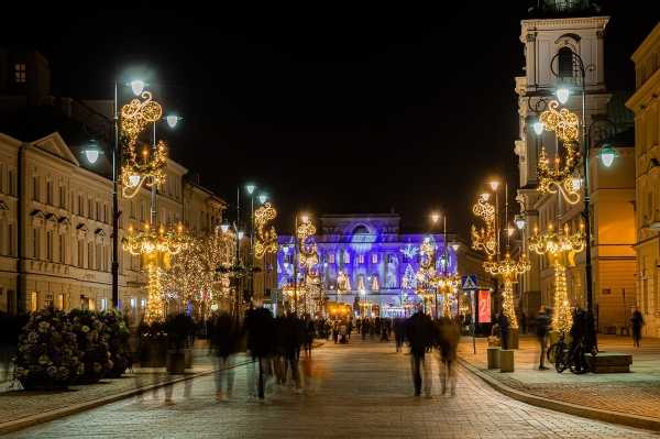 Świąteczne zwyczaje dawnej Warszawy w blasku iluminacji Krakowskiego Przedmieścia
