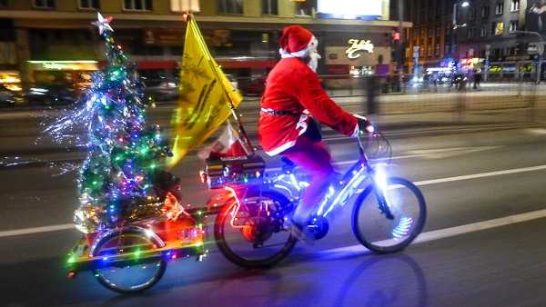 Masa Mikołajów 2022 - rowery pełne światła