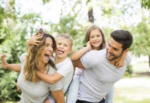 Rodzicielstwo przez zabawę – zabawa, jako przestrzeń do budowania relacji