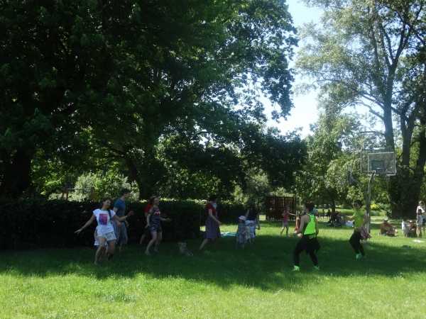 Letnie wygibasy na Kępie - Zumba, capoeira, joga // Sport Picnic