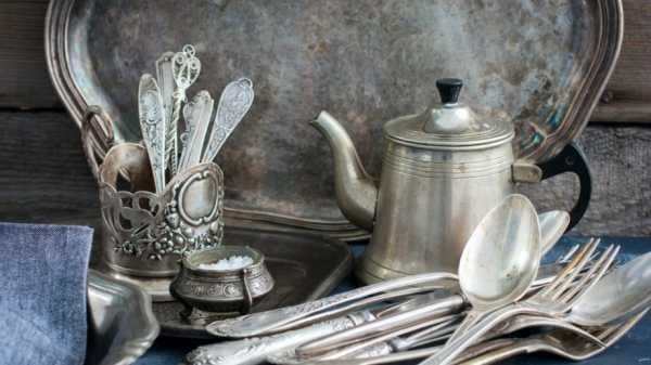 Salon przewodnicki: Platery i srebra w salonie i w kuchni