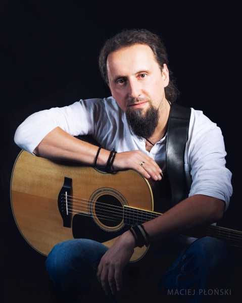 Paweł Szymiczek śpiewa w Enjoy