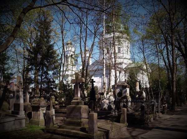 Spacer po Starych Powązkach