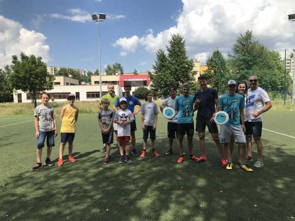 Wakacyjne zajęcia ultimate frisbee dla dzieci i młodzieży