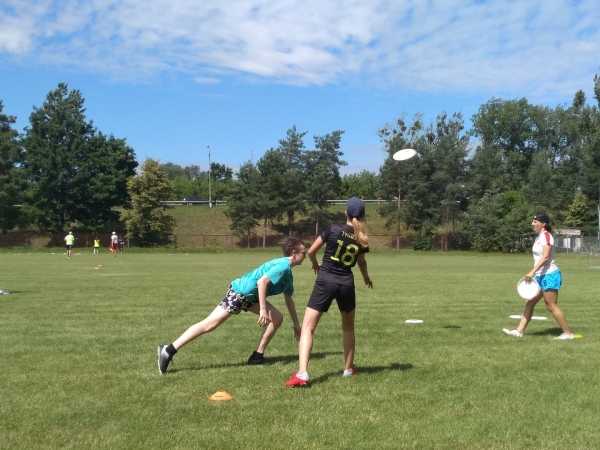 Wakacyjne zajęcia ultimate frisbee dla dzieci i młodzieży