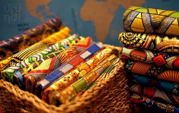 Wielokulturowe sploty - spotkanie o afrykańskich tkaninach z tłumaczeniem na PJM