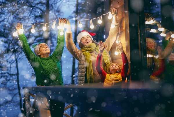 Zadbaj o niższe ceny energii elektrycznej i zyskaj dodatkowy voucher na zakup świątecznych prezentów