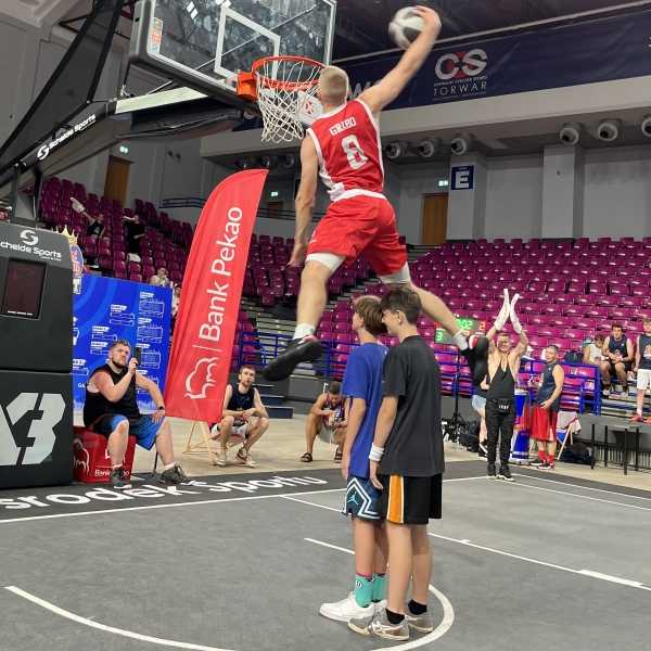 Znamy zwycięzców warszawskich kwalifikacji do Międzynarodowego Turnieju Koszykówki 3x3 Red Bull Half Court, którego partnerem jest Bank Pekao S.A.  Znamy zwycięzców warszawskich kwalifikacji do Międzynarodowego Turnieju Koszykówki 3x3 Red Bull Half Court, którego partnerem jest Bank Pekao S.A.