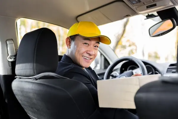 Dlaczego warto wynająć auto oklejone marką aplikacji Dlaczego warto wynająć auto oklejone marką aplikacji