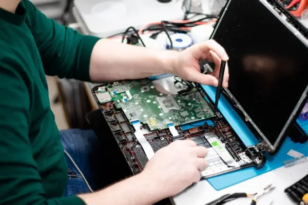 Uszkodzenie laptopa, na co warto uważać przy użytkowaniu Uszkodzenie laptopa, na co warto uważać przy użytkowaniu