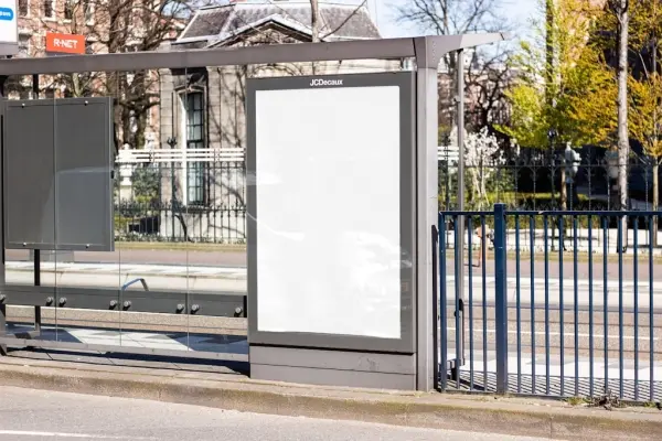 Czy monitory reklamowe zewnętrzne są odporne na każde warunki pogodowe?