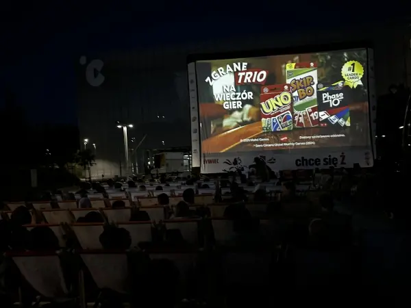 Wakacje z Kinem na Leżakach i kartami UNO