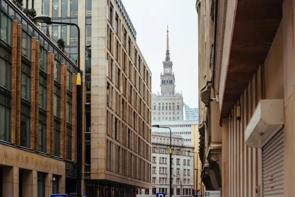 Wygodny nocleg w Warszawie – Gdzie zatrzymać się podczas krótkiej wizyty w stolicy?