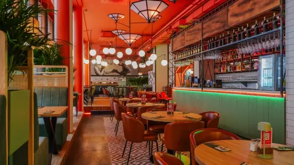 DZIEŃ I NOC Hala Mirowska – nowa odsłona kultowego miejsca w sercu Warszawy DZIEŃ I NOC Hala Mirowska – nowa odsłona kultowego miejsca w sercu Warszawy