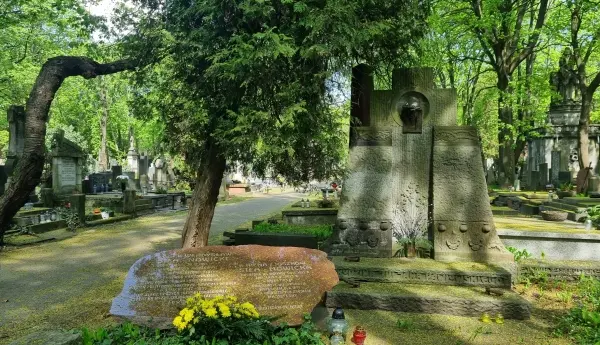 Śladem represji stalinowskiej  na Starych Powązkach