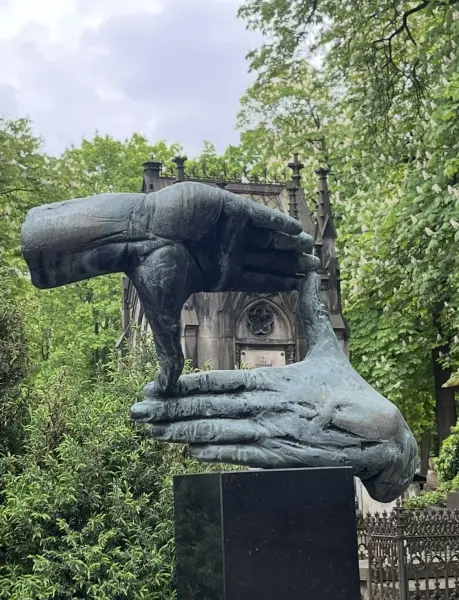 Poznajmy Stare Powązki - od Bramy II do IV