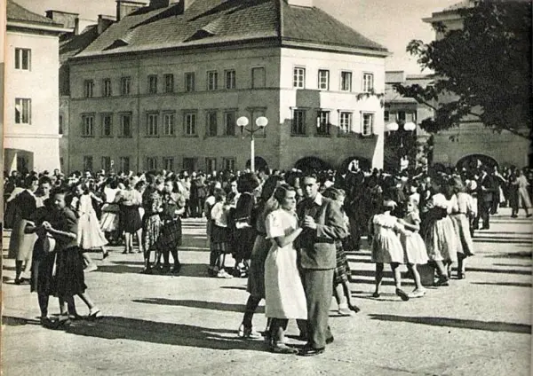 Spacer z przygodą na Mariensztacie