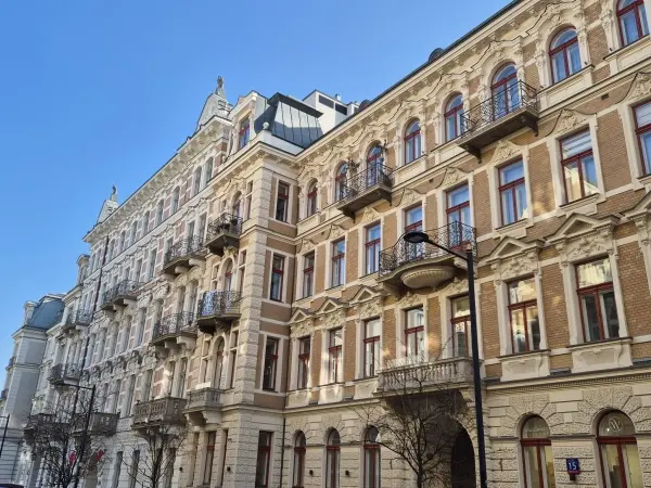 Foksal-czar dawnej Warszawy. Z wejściem do pałacu Zamoyskich i starych wnętrz kamienicy