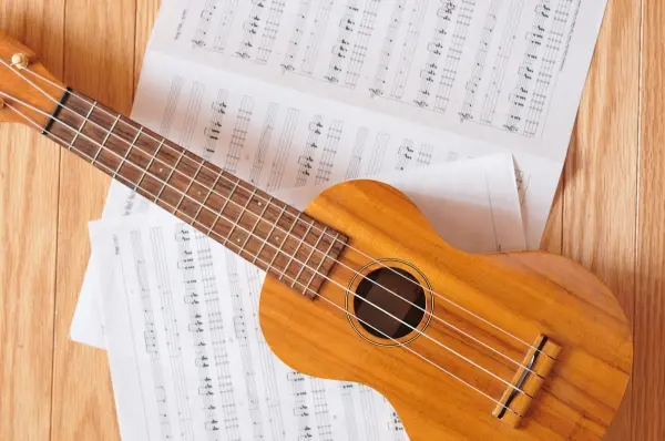 Bezpłatne lekcje gry na ukulele i gitarze