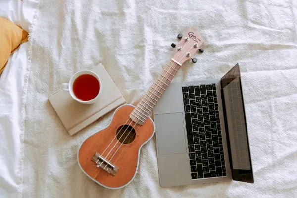 Bezpłatne lekcje gry na gitarze i ukulele
