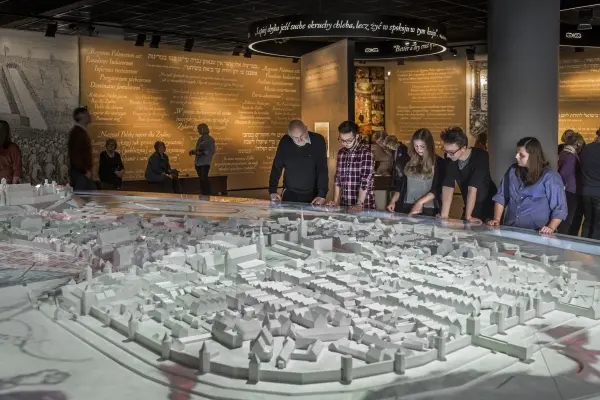 Na skrzyżowaniach wspólnej historii – bezpłatne zwiedzanie w języku ukraińskim // На перехрестях спільної історії – безкоштовна екскурсія українською мовою