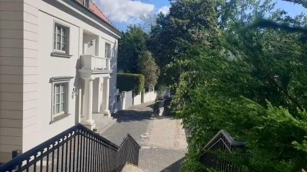 Książęta architektury i królowie życia. Sekrety Skarpy Warszawskiej