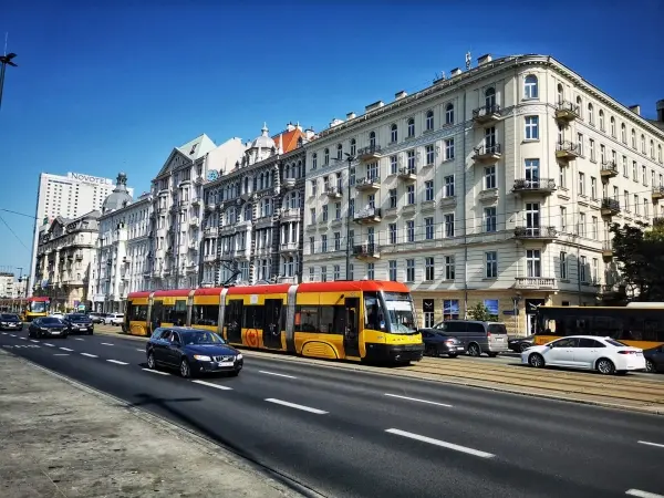 Kamienice Śródmieścia między Alejami Jerozolimskimi, a Wilczą