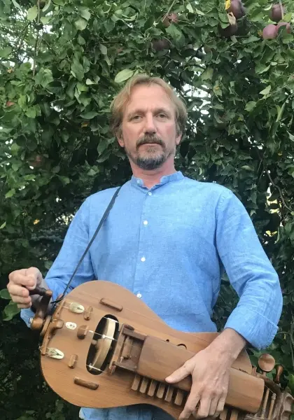 Koncert Janusza Prusinowskiego „Pieśń o odsieczy wiedeńskiej i inne historie z akompaniamentem liry korbowej zaśpiewane”