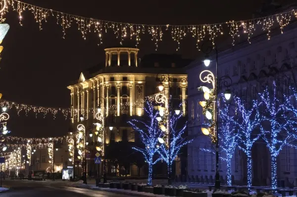 Tajemnice Krakowskiego Przedmieścia w blasku świątecznej iluminacji