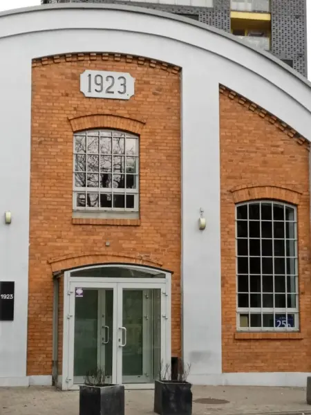 Z wizytą w Muzeum Neonów i spacer po okolicy