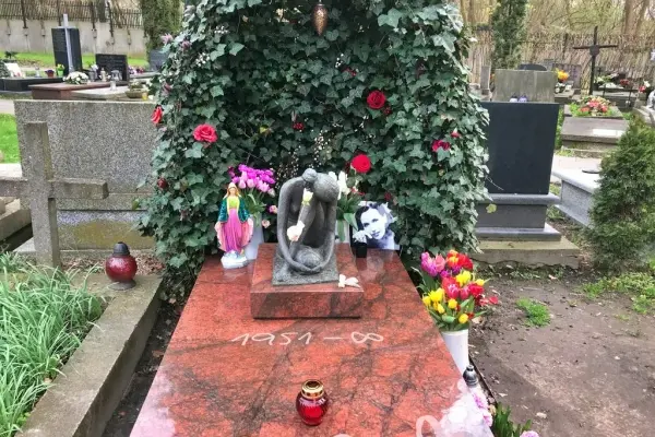 Powązki Wojskowe śladami niezwykłych Polek