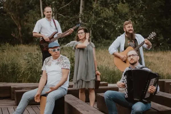 Koncert Zespołu Igły i Liście: Kolorami polne kwiaty znów się mienią