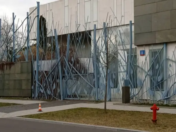 Powojenny modernizm i barokowe rzeźby na Osiedlu Szwoleżerów oraz spacer wzdłuż Kan Piaseczyńskiego