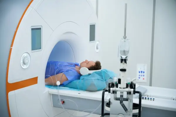Na czym polega badanie rezonansu magnetycznego głowy