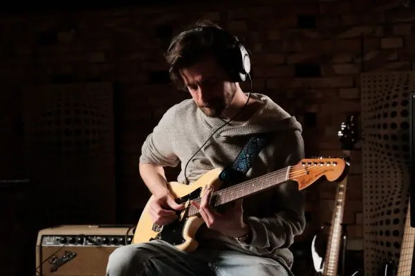 Indywidualne lekcje gry na gitarze z Maciejem Samlukiem - bezpłatne