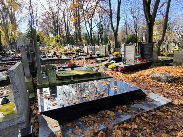 Życie, kochanie, trwa tyle co taniec - spacer po Starych Powązkach