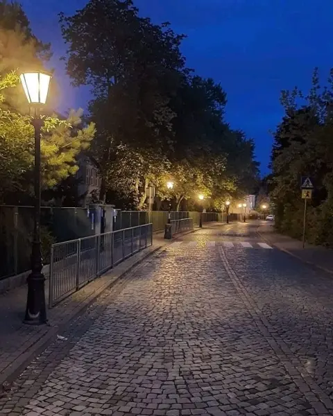 Magiczna Sadyba w blasku gazowych latarń