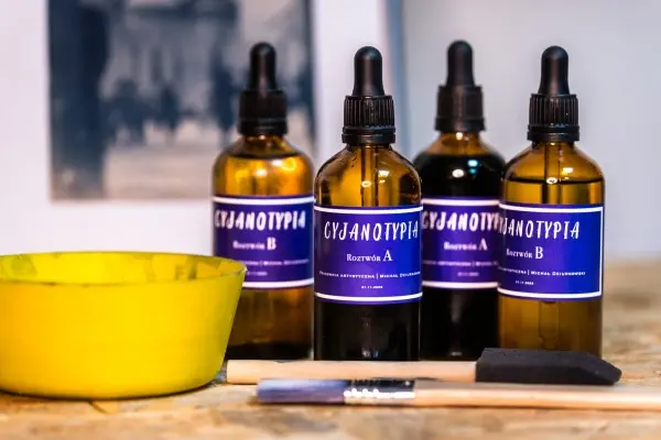 RODZINNE WARSZTATY FOTOGRAFICZNE pt. „Cyjanotypia, czyli blueprint”