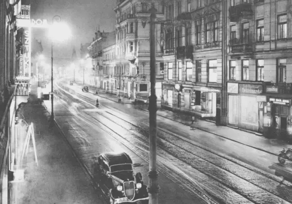 Nowy Świat wieczorem w świetle iluminacji - spacer z przewodnikiem