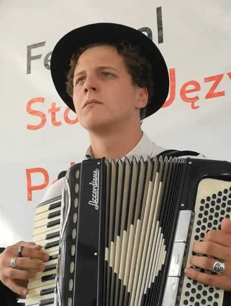 Koncert Jonasza Marciniewicza śpiew i gra na akordeonie