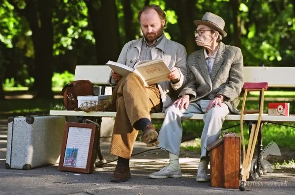 Nikifor na ekranie, leżaki, chata i my. Kino plenerowe | SKPBxNuminosum