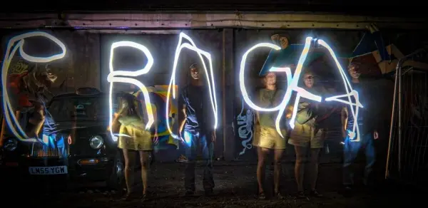 Planeta Praga - Poznajmy się. Wernisaż wystawy fotografii i cyjanotypii oraz koncert Heniek Małolepszy