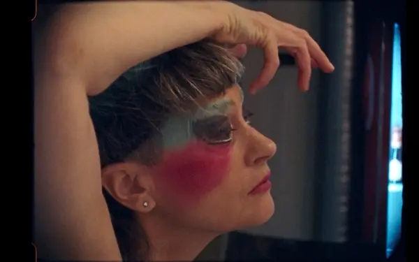 „Peaches Goes Bananas”, reżyseria Marie Losier