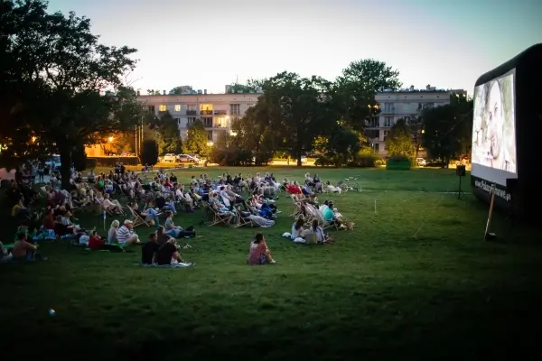 Kino letnie: Pokaz filmu i spotkanie z bohaterką @miriamfrompoland
