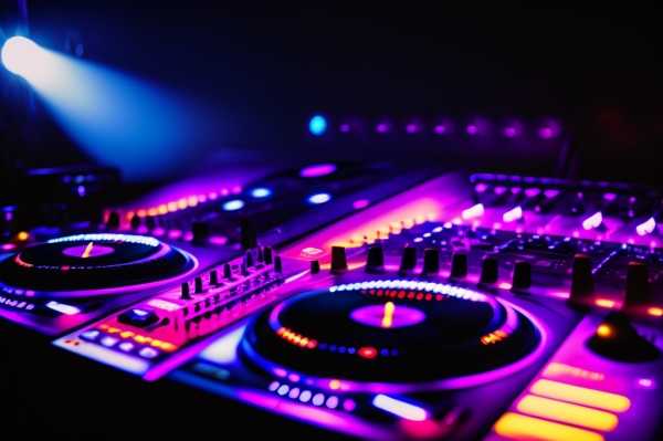 Electric Disharmony presents MoxyMingle: New DJs Unleashed